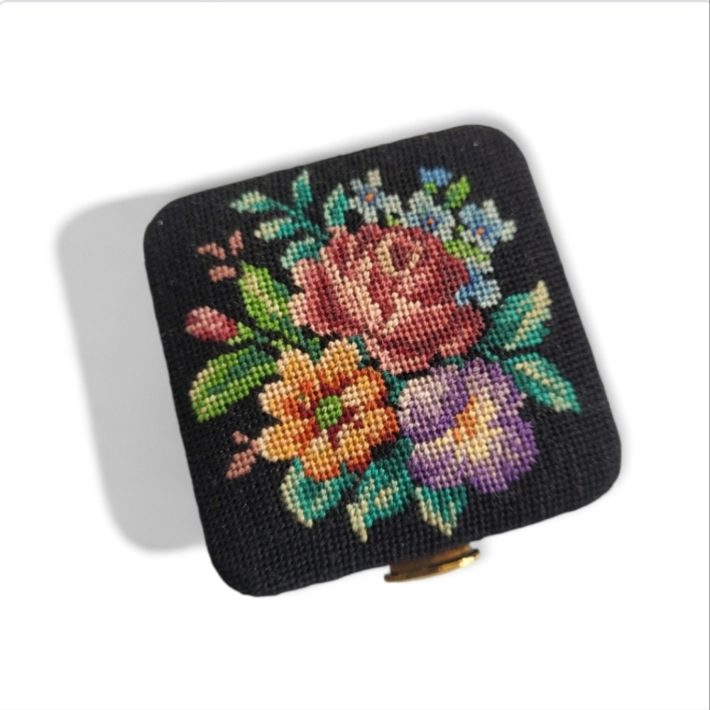 Rare Vintage 50s German Floral Needlpoint Compact NWOT Collectible